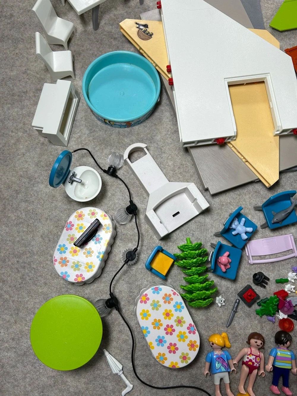 Playmobil Playset Accessories - huge lot - 5574